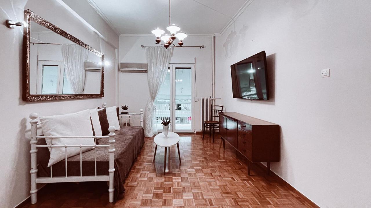 אתונה Vintage 2-Bedroom Apt In The Heart Of The City מראה חיצוני תמונה