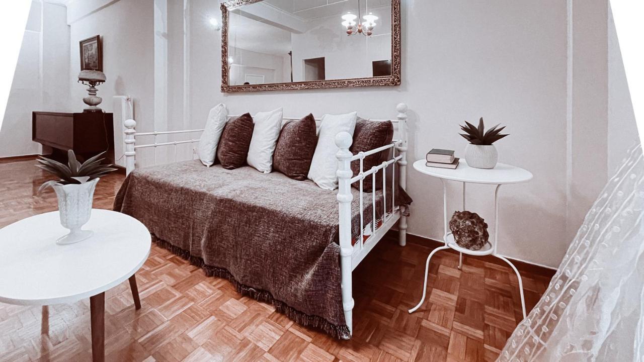 אתונה Vintage 2-Bedroom Apt In The Heart Of The City מראה חיצוני תמונה
