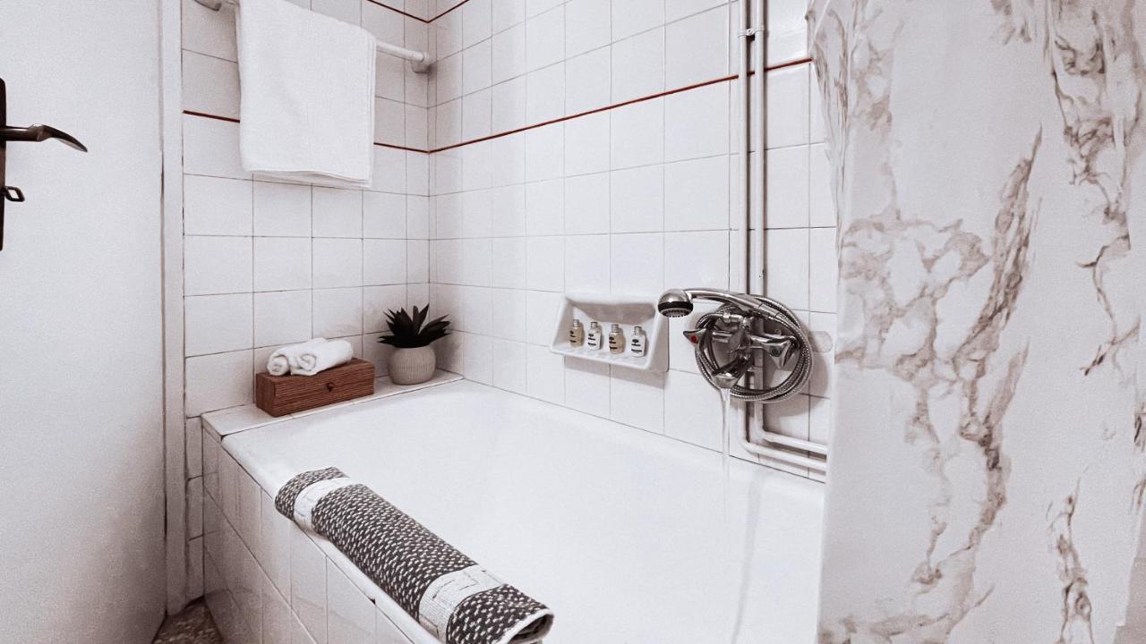 אתונה Vintage 2-Bedroom Apt In The Heart Of The City מראה חיצוני תמונה